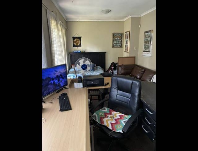 5 BEDROOM FREEHOLD FOR SALE IN CROYDON